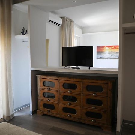 Interno 11 City View With Kitchen - 70 Mq Bari Buitenkant foto