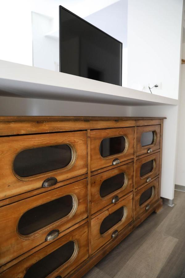 Interno 11 City View With Kitchen - 70 Mq Bari Buitenkant foto