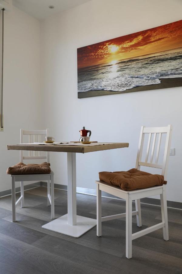 Interno 11 City View With Kitchen - 70 Mq Bari Buitenkant foto